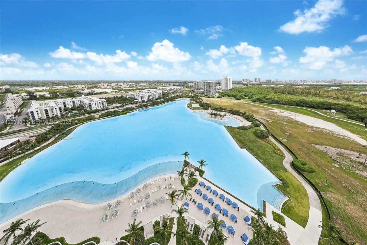 2411 Laguna Circle, Unit 2010, Miami, FL 33181 Photo