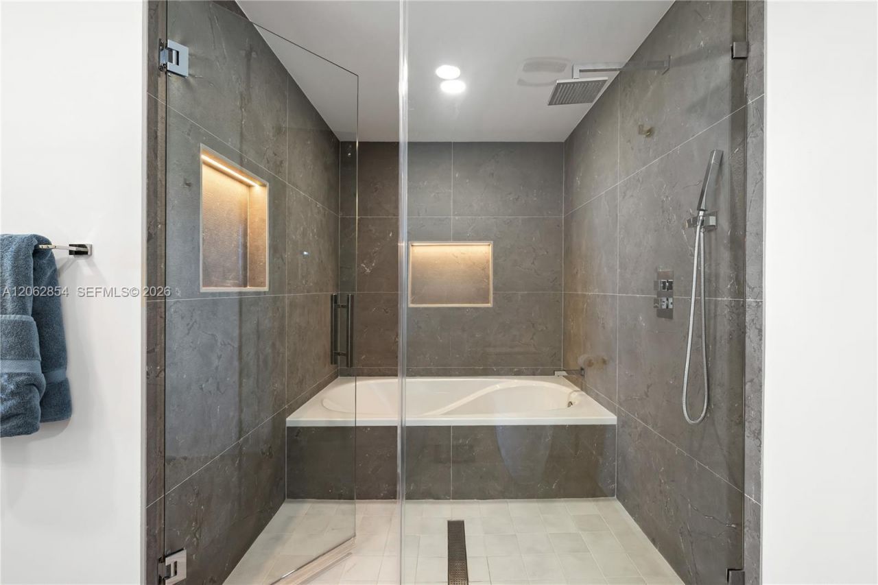888 Biscayne Blvd , Unit 2009, Miami, FL 33132 Photo