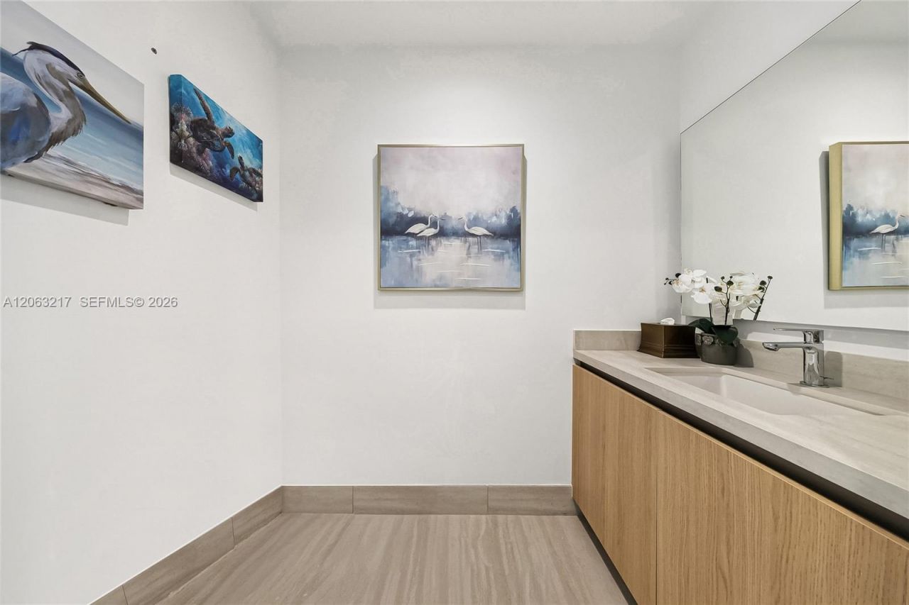 2411 Laguna Circle, Unit 2010, Miami, FL 33181 Photo