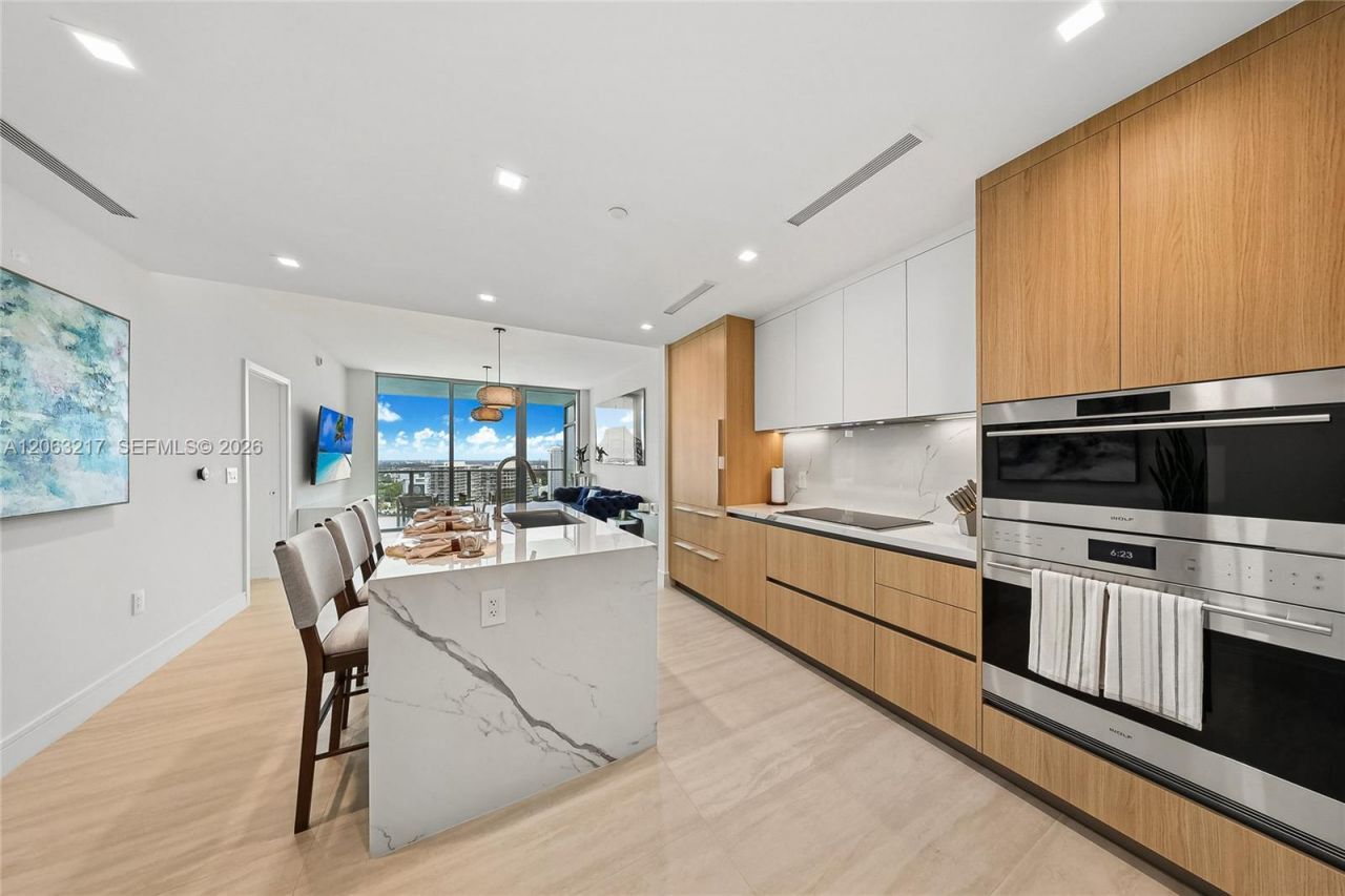 2411 Laguna Circle, Unit 2010, Miami, FL 33181 Photo