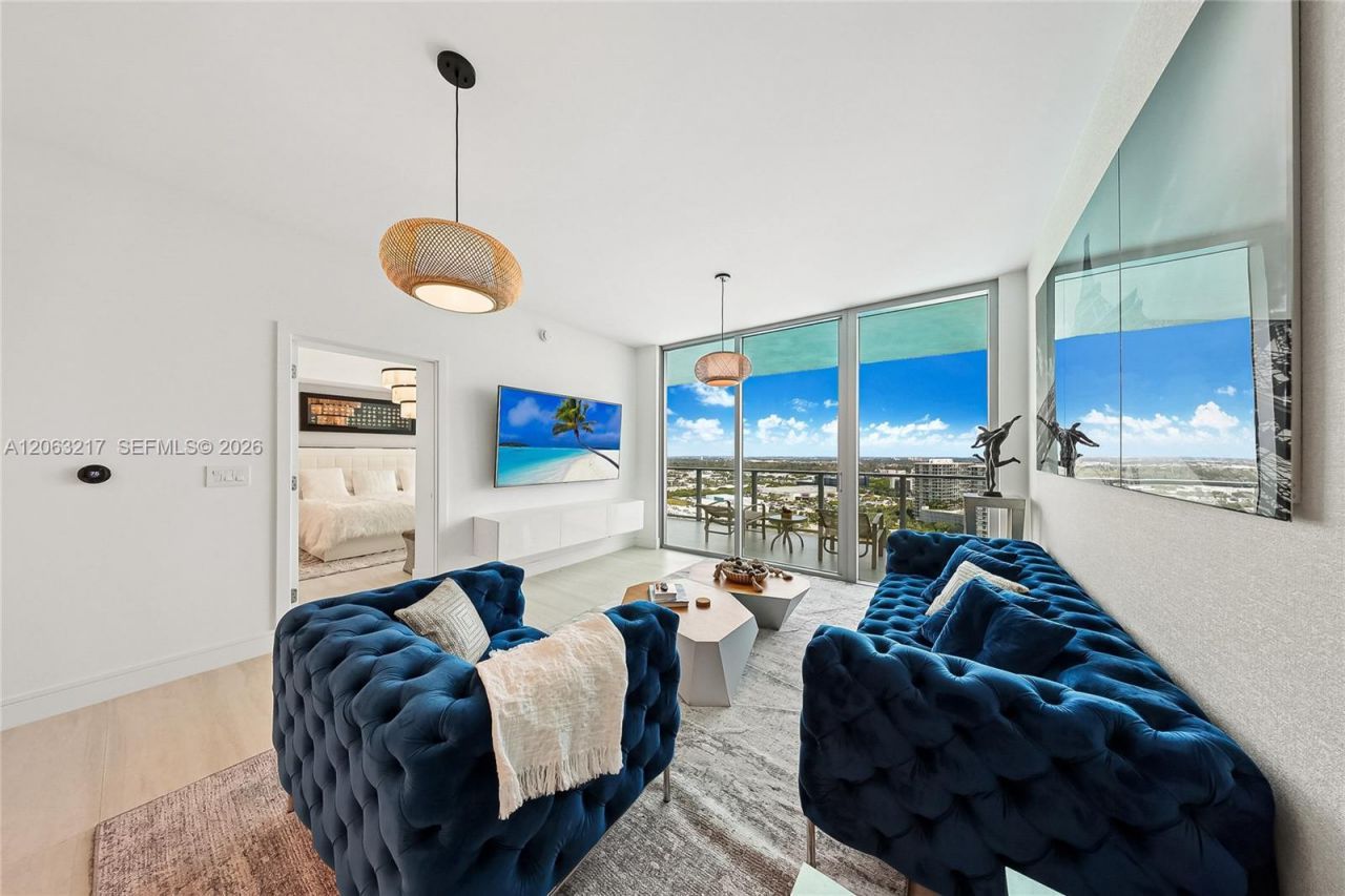 2411 Laguna Circle, Unit 2010, Miami, FL 33181 Photo
