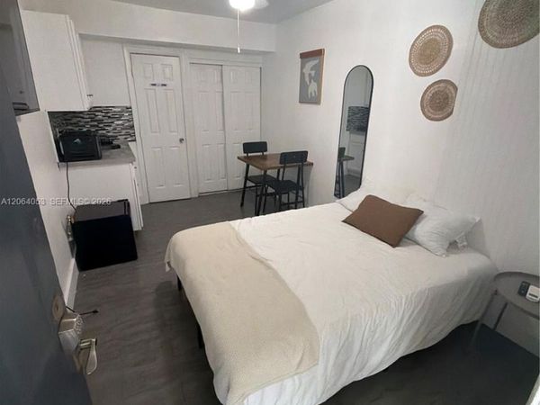 1843 Dewey St, Unit 108, Hollywood, FL 33020