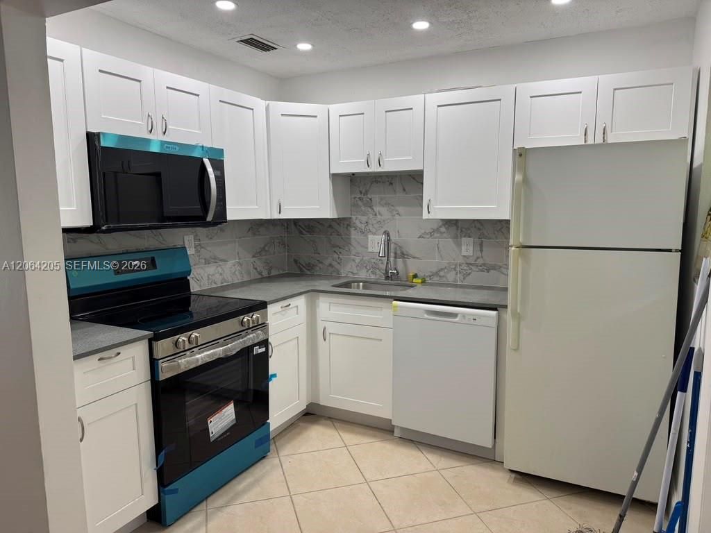 700 Layne Blvd, Unit 115, Hallandale Beach, FL 33009 Photo