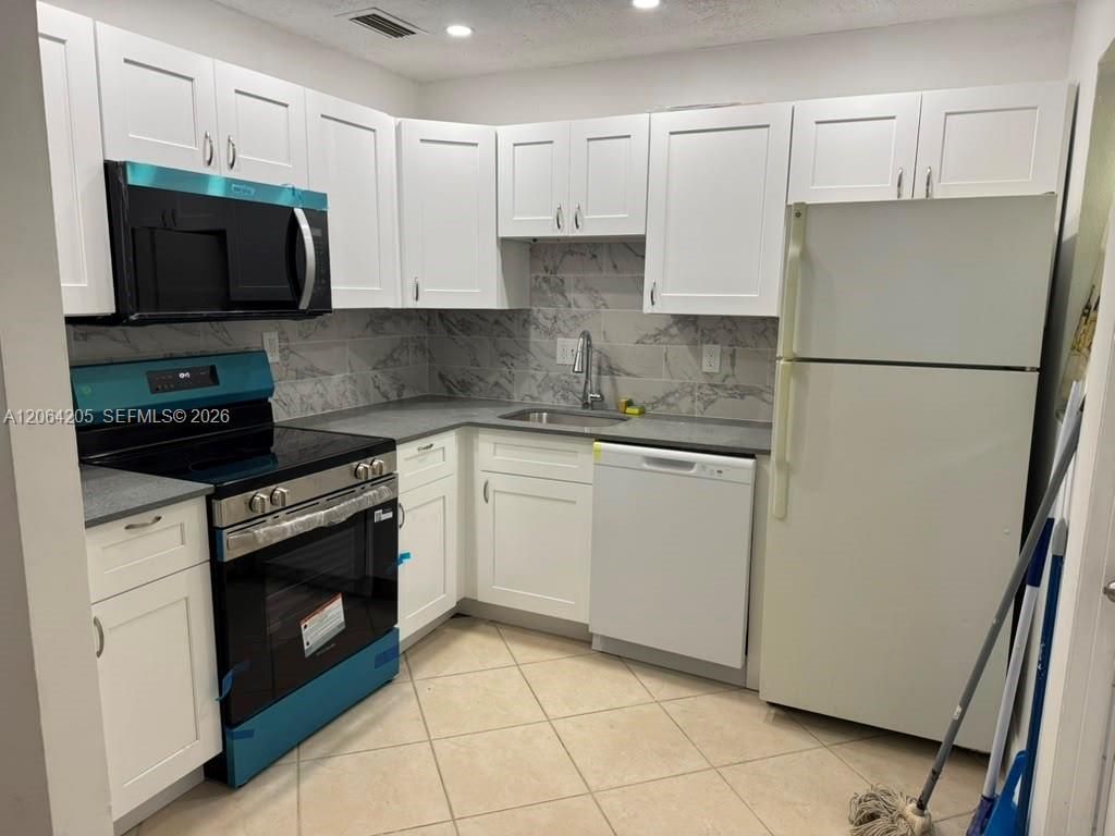 700 Layne Blvd, Unit 115, Hallandale Beach, FL 33009 Photo