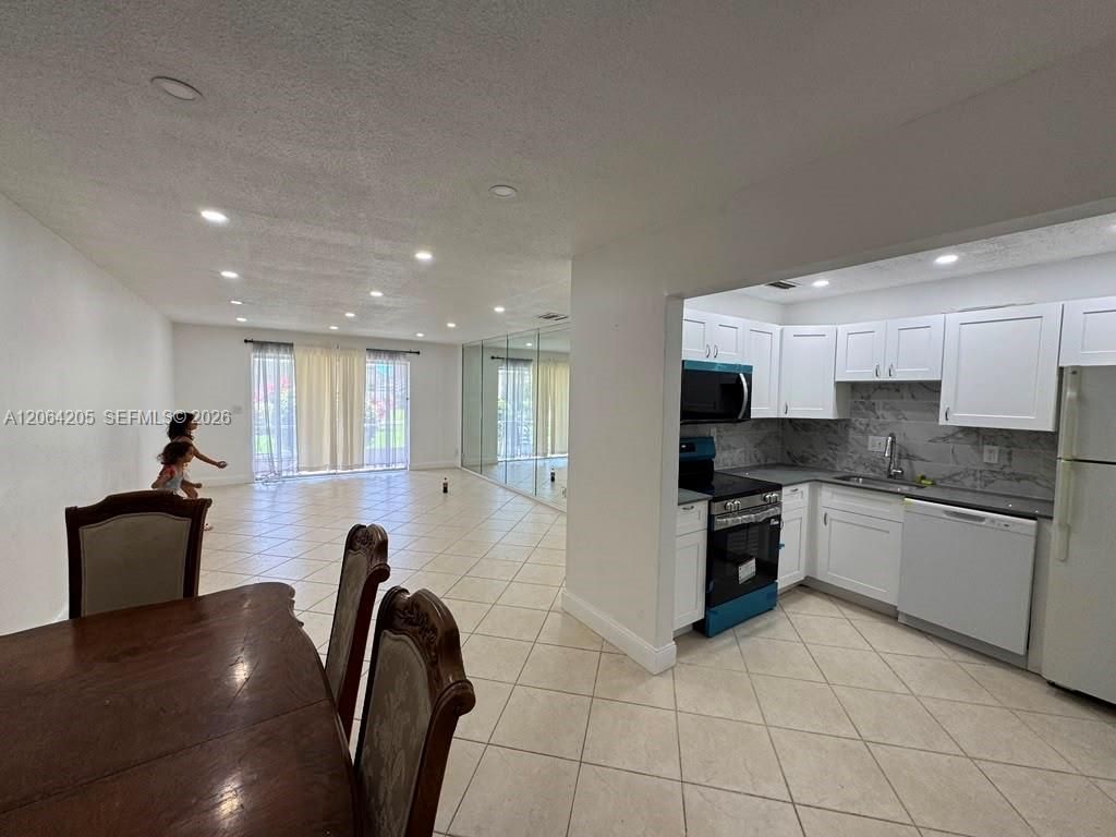 700 Layne Blvd, Unit 115, Hallandale Beach, FL 33009 Photo