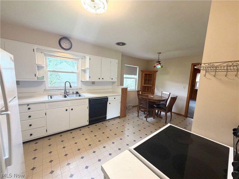 546 Belvedere Avenue NE, Warren, OH 44483 Photo 7