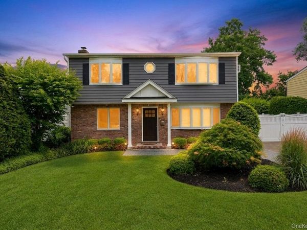 84 Twinlawns Avenue , Hicksville, NY 11801
