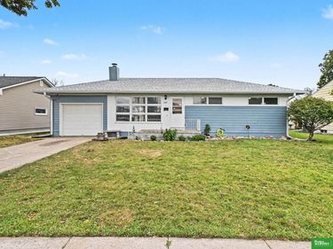 1332 Fairacres Drive, Fremont, NE 68025
