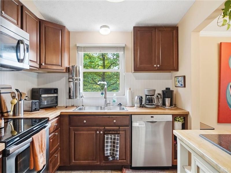2208 Woodchuck Court, Miami Township, OH 45342 Photo 7