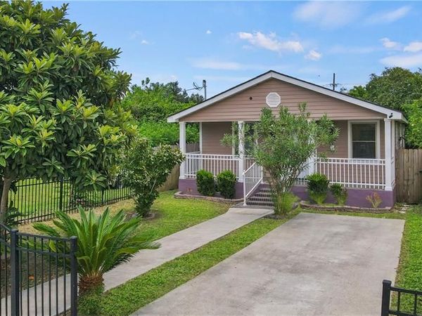1711 CHARBONNET Street , New Orleans, LA 70117
