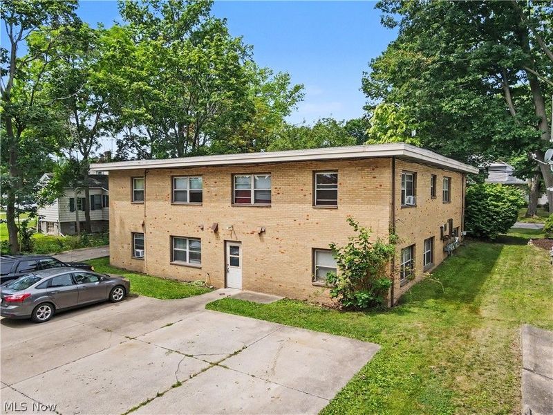 2039 4th Street , Cuyahoga Falls, OH 44221 Photo 2