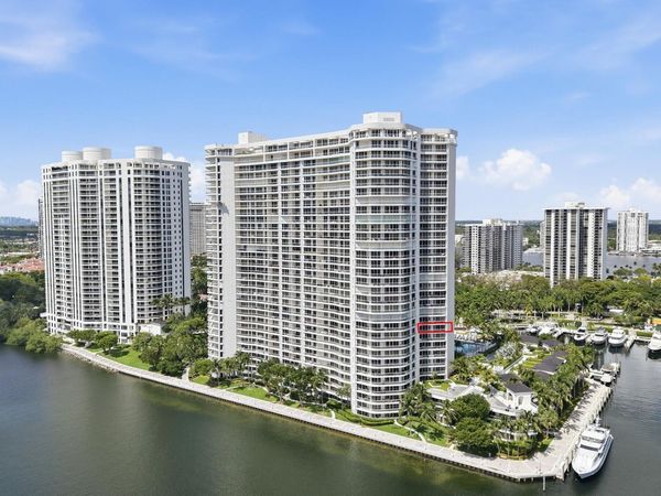 7000 W Island Boulevard, Unit 907, Aventura, FL 33160