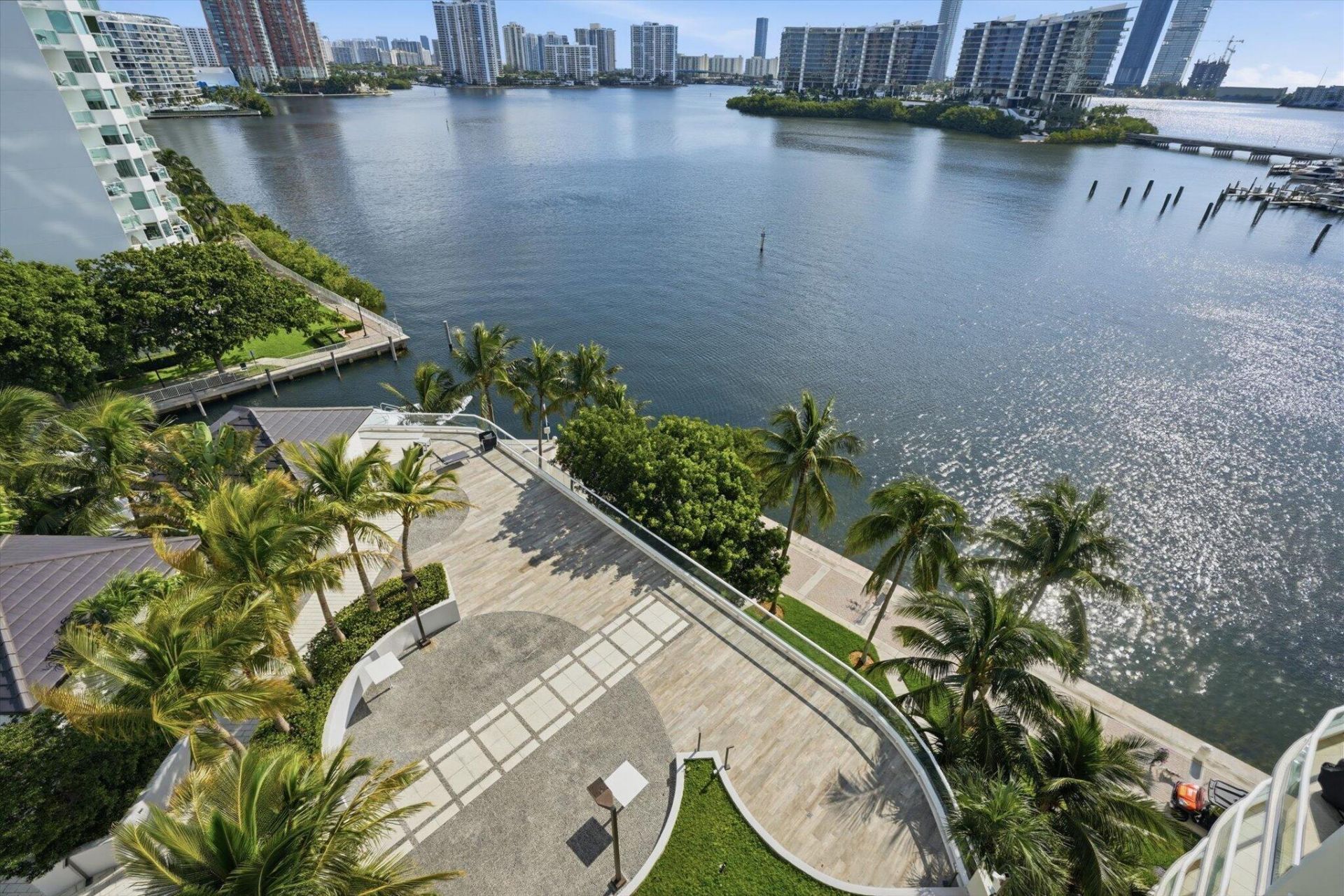 7000 W Island Boulevard, Unit 907, Aventura, FL 33160 Photo