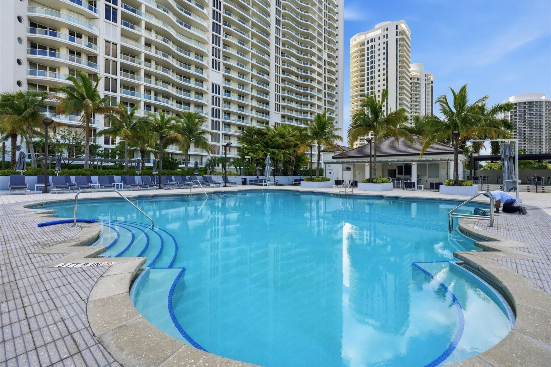 7000 W Island Boulevard, Unit 907, Aventura, FL 33160 Photo