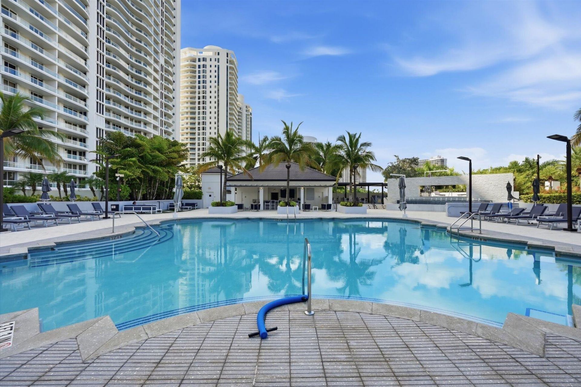 7000 W Island Boulevard, Unit 907, Aventura, FL 33160 Photo