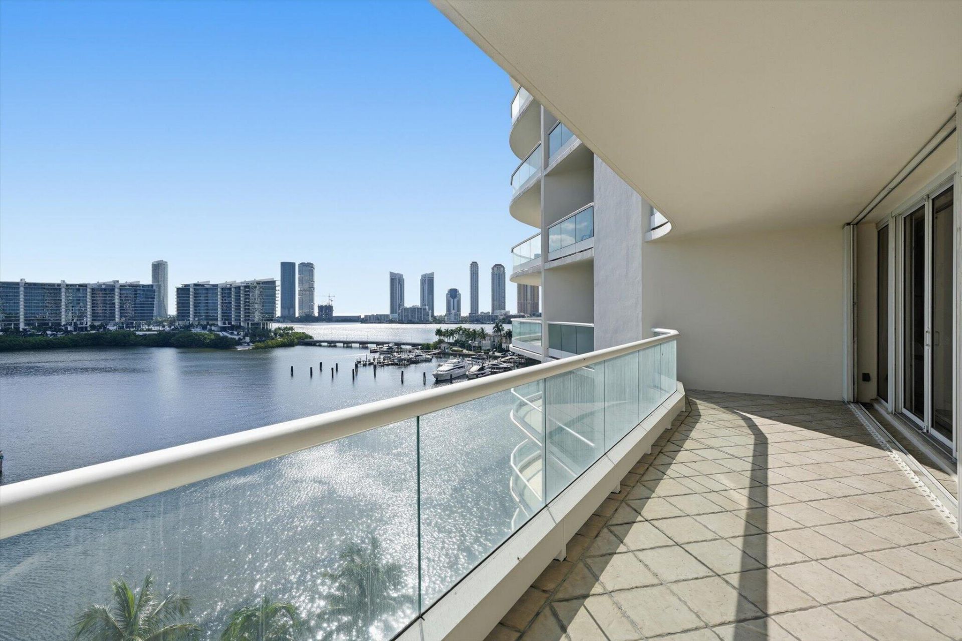 7000 W Island Boulevard, Unit 907, Aventura, FL 33160 Photo