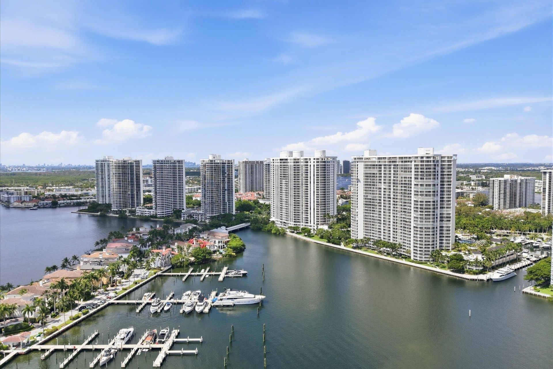 7000 W Island Boulevard, Unit 907, Aventura, FL 33160 Photo