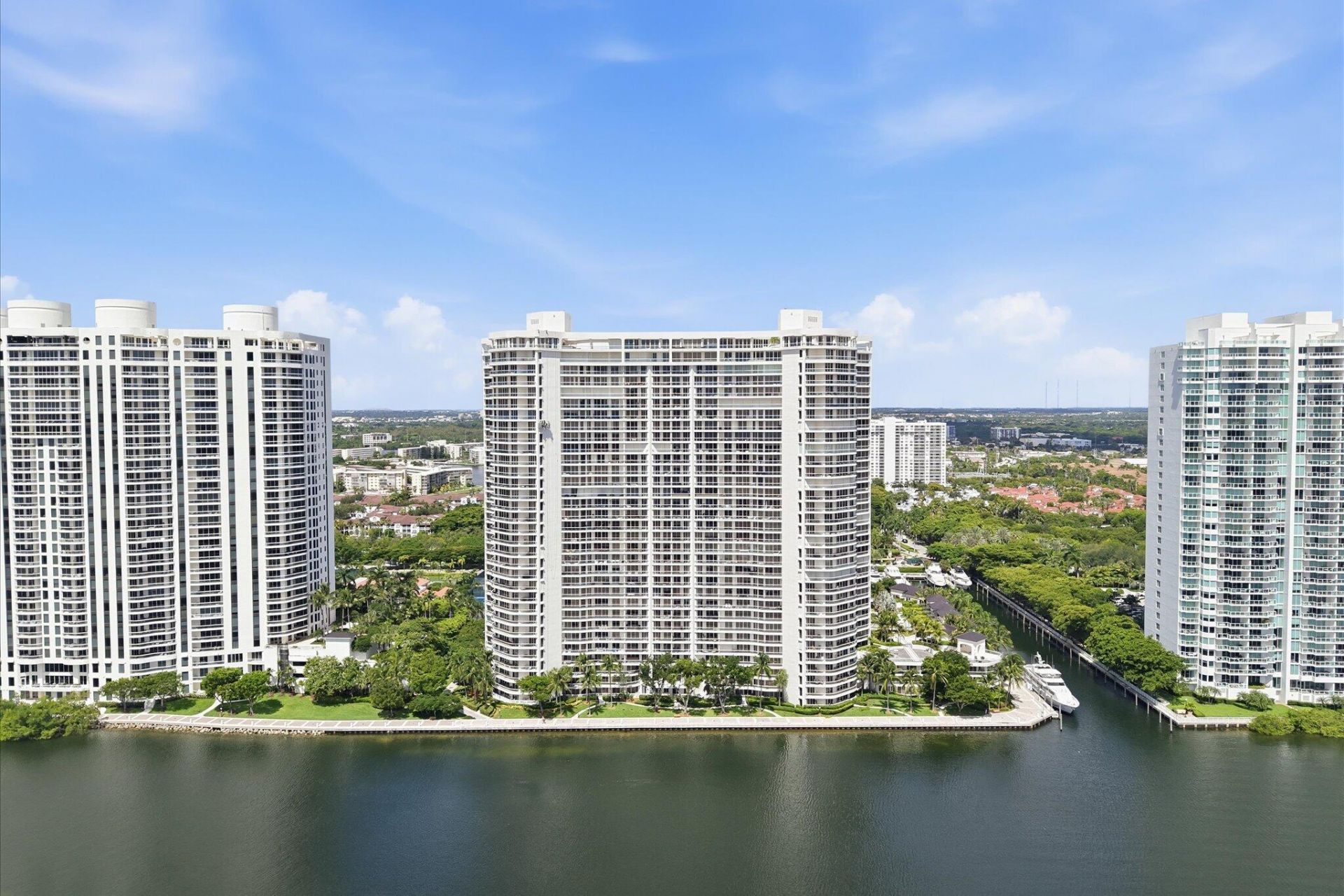 7000 W Island Boulevard, Unit 907, Aventura, FL 33160 Photo