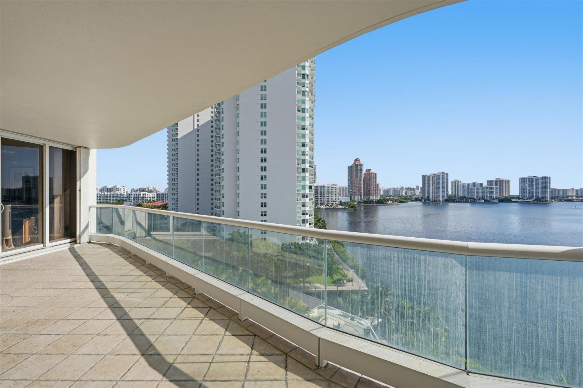 7000 W Island Boulevard, Unit 907, Aventura, FL 33160 Photo