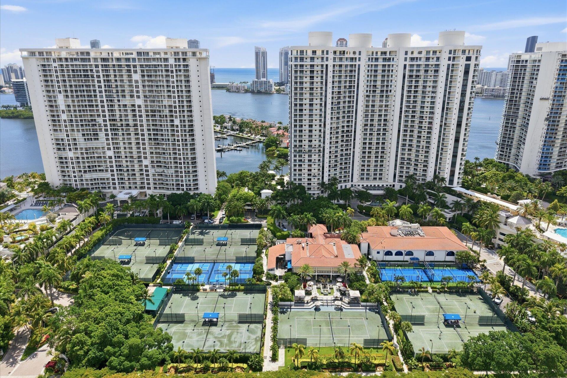 7000 W Island Boulevard, Unit 907, Aventura, FL 33160 Photo