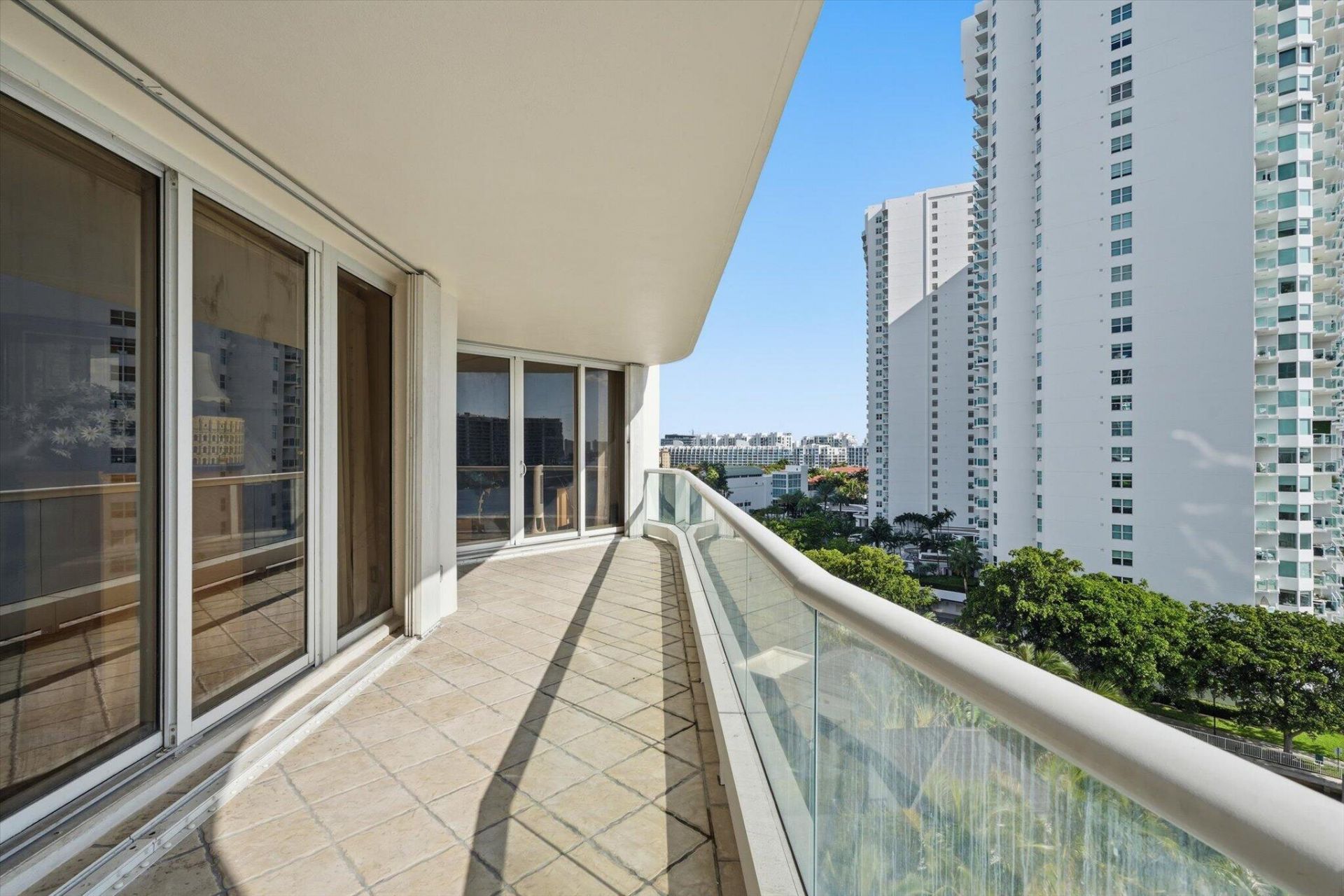 7000 W Island Boulevard, Unit 907, Aventura, FL 33160 Photo