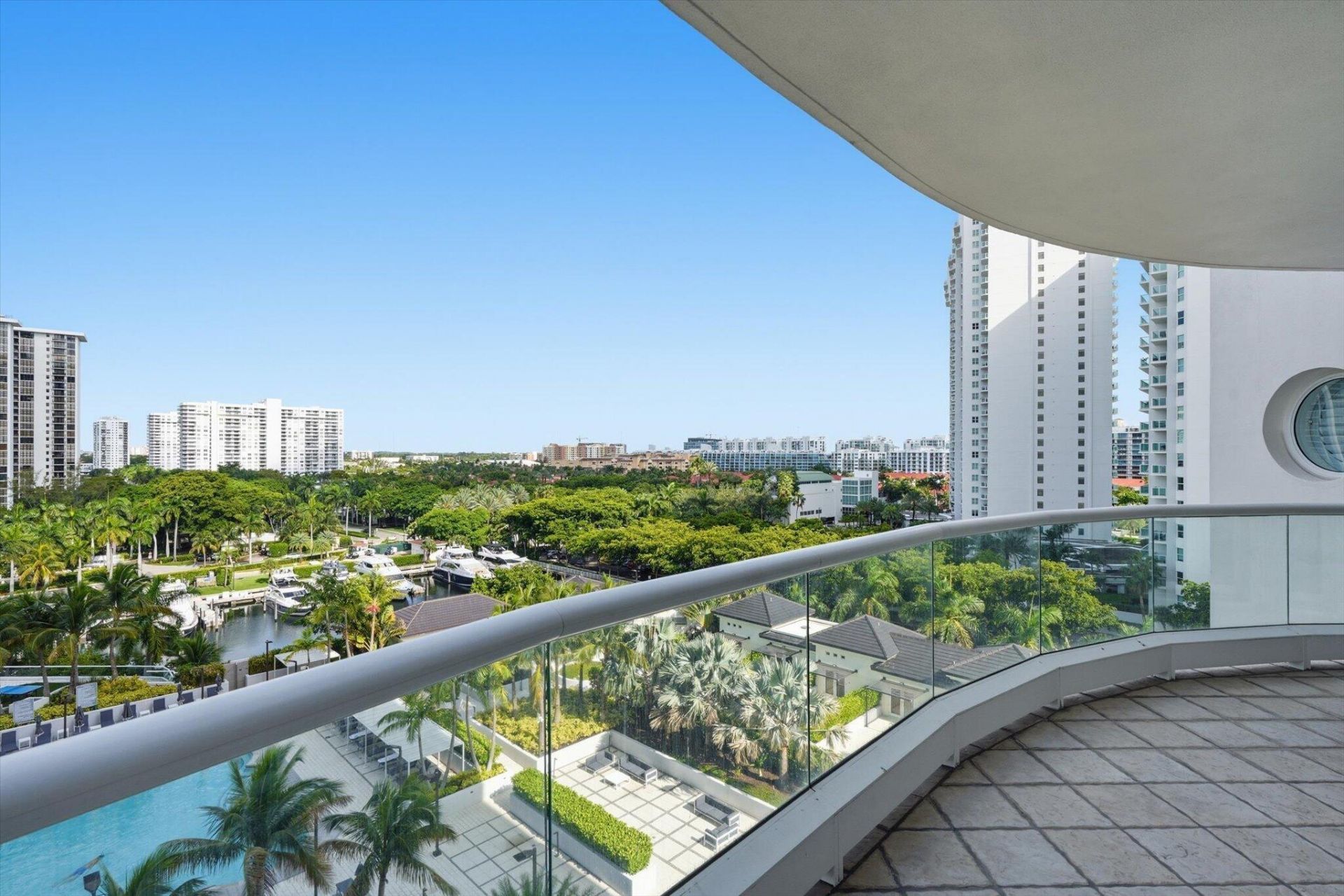 7000 W Island Boulevard, Unit 907, Aventura, FL 33160 Photo