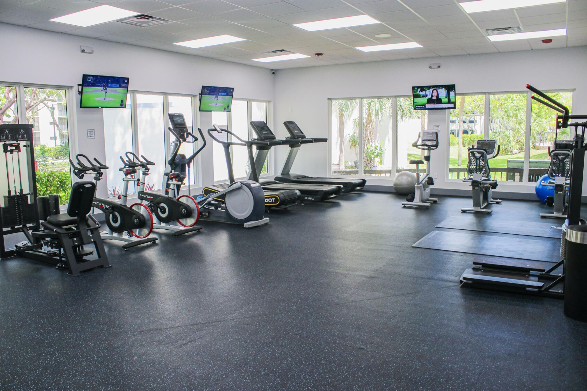 17011 N Bay Road, Unit 104, Sunny Isles Beach, FL 33160 Photo