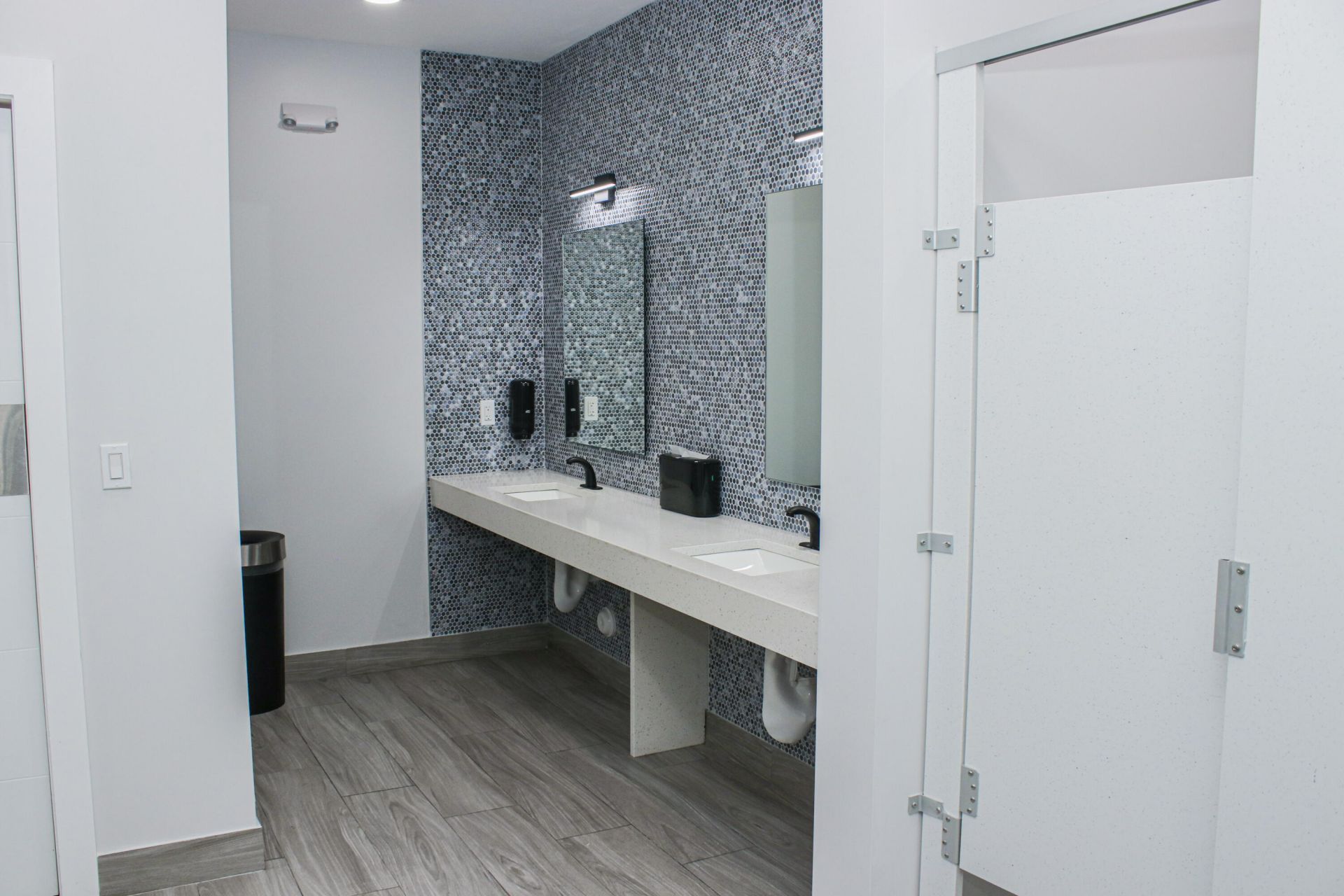 17011 N Bay Road, Unit 104, Sunny Isles Beach, FL 33160 Photo