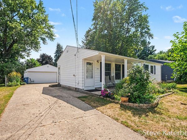 282 Brandywyne Drive NW, Comstock Park, MI 49321