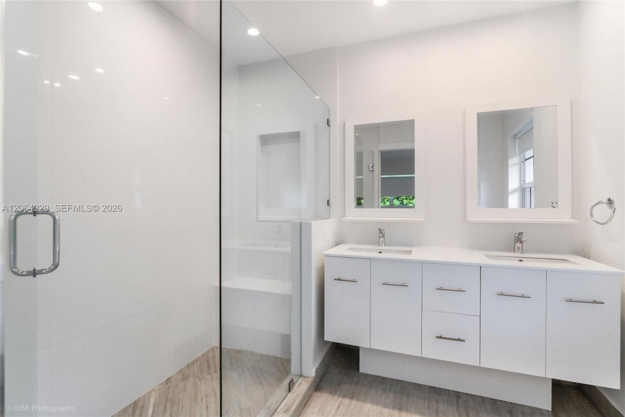 52 Camden Dr, Bal Harbour, FL 33154 Photo