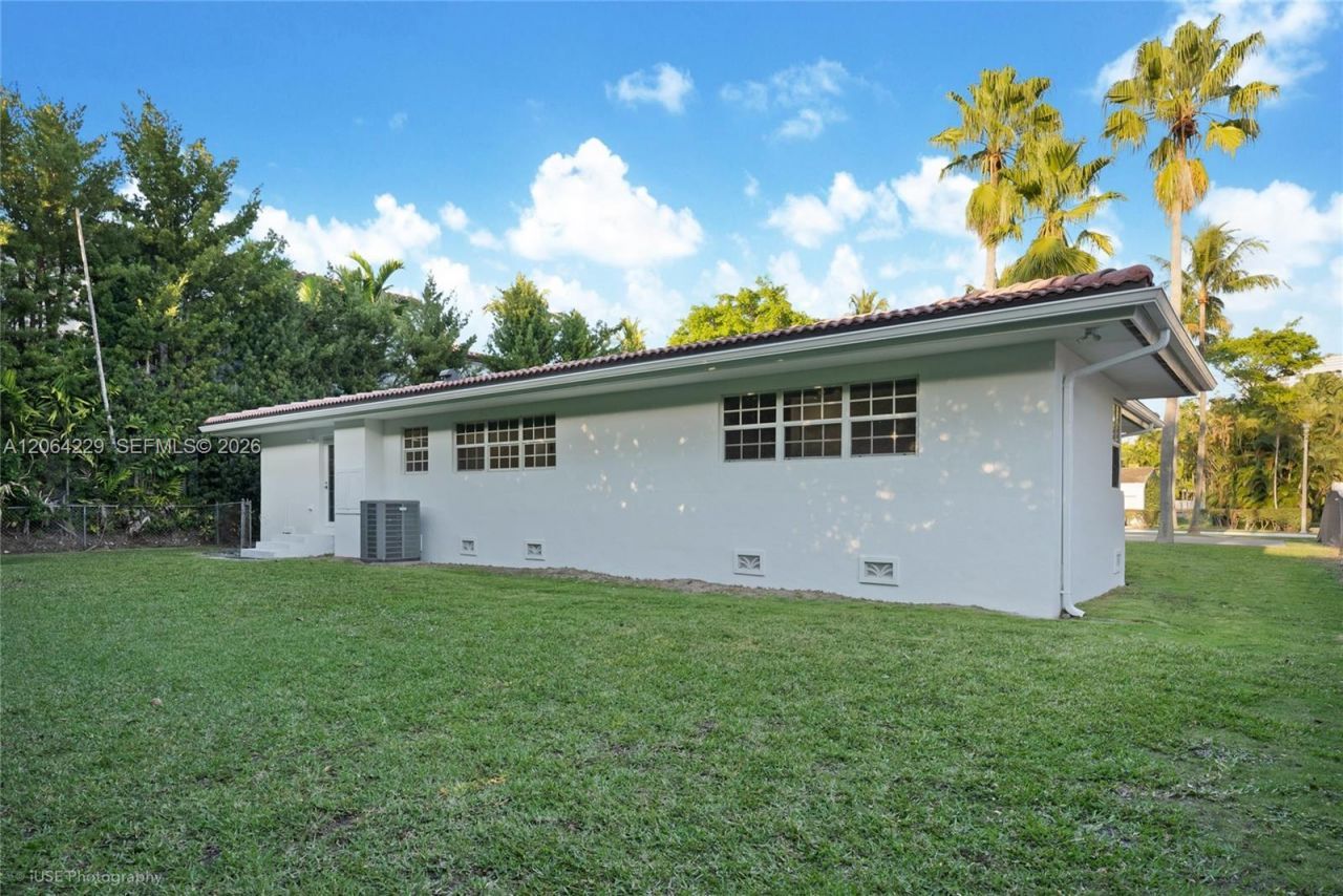 52 Camden Dr, Bal Harbour, FL 33154 Photo