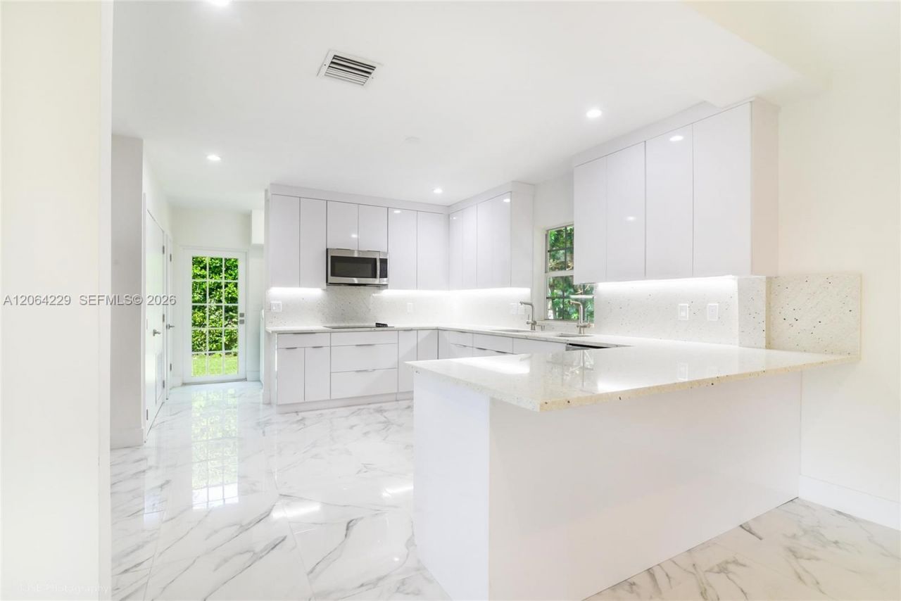 52 Camden Dr, Bal Harbour, FL 33154 Photo