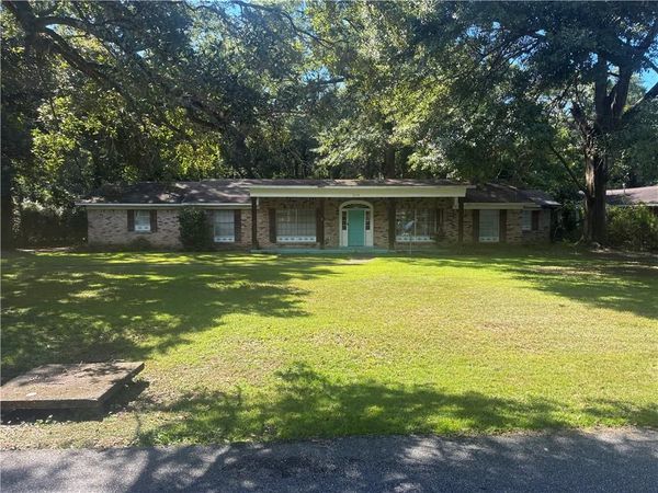 2228 Vaughan Drive E, Mobile, AL 36605