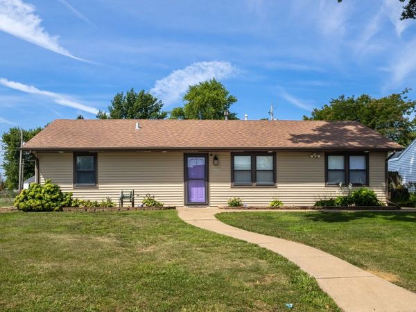 7202 Kelling Street , Davenport, IA 52806