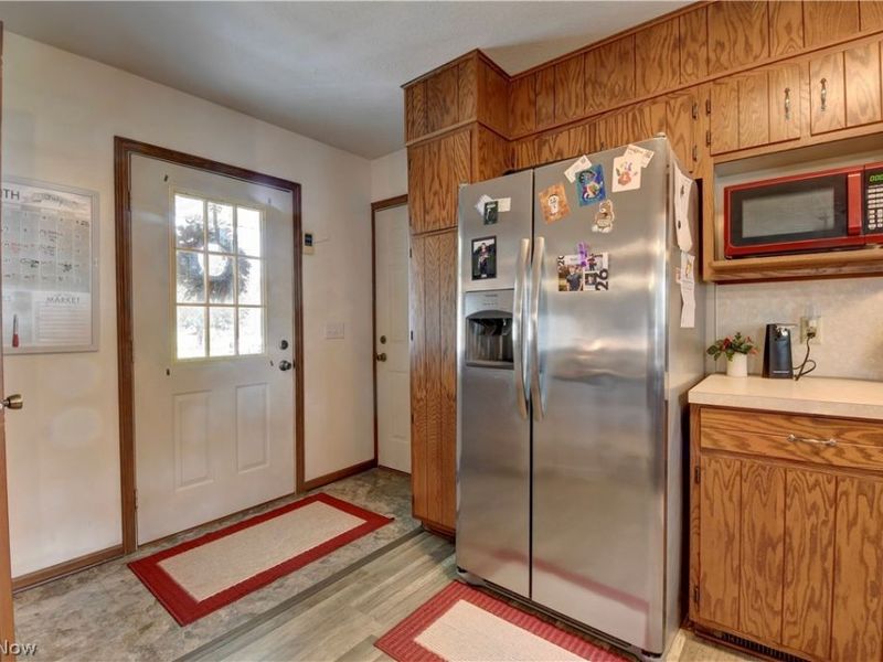 328 10th Street NW, New Philadelphia, OH 44663 Photo 2
