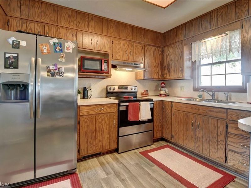 328 10th Street NW, New Philadelphia, OH 44663 Photo 3