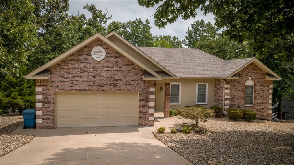 1 Breton Lane  Bella Vista, AR 72715