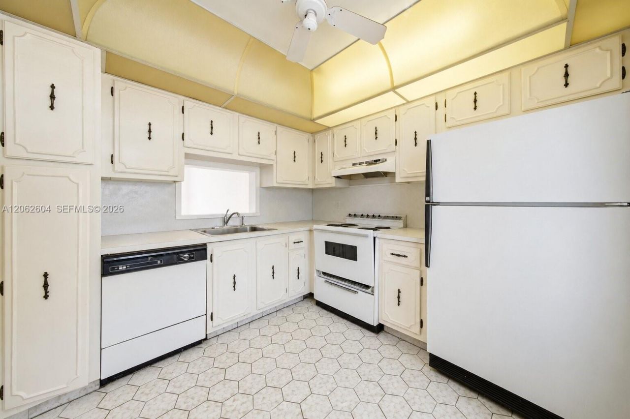206 SE 10th St , Unit 203, Dania Beach, FL 33004 Photo