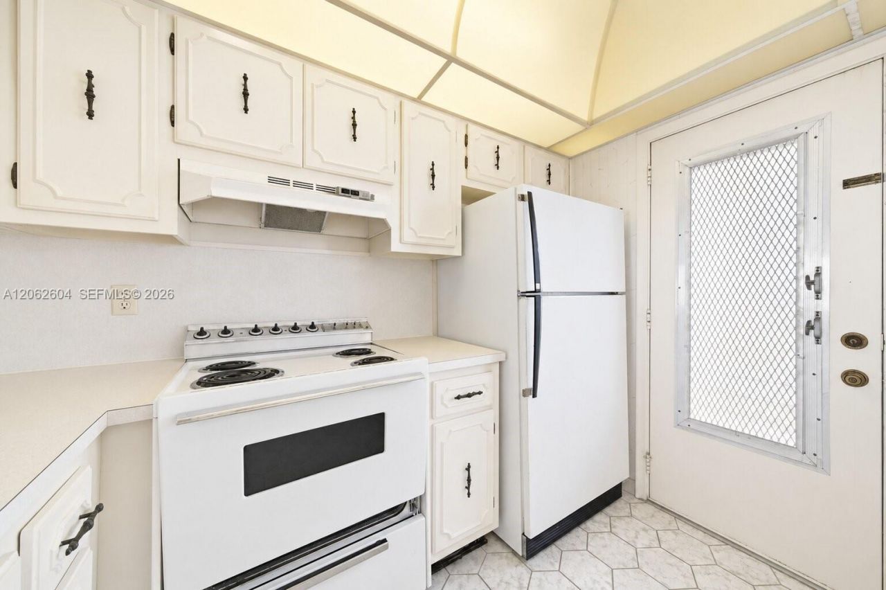 206 SE 10th St , Unit 203, Dania Beach, FL 33004 Photo