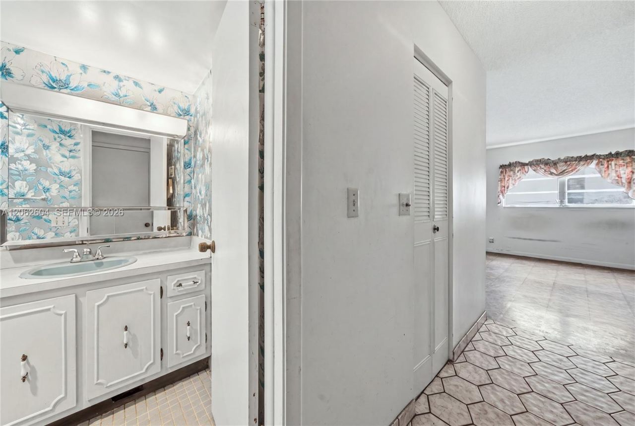 206 SE 10th St , Unit 203, Dania Beach, FL 33004 Photo