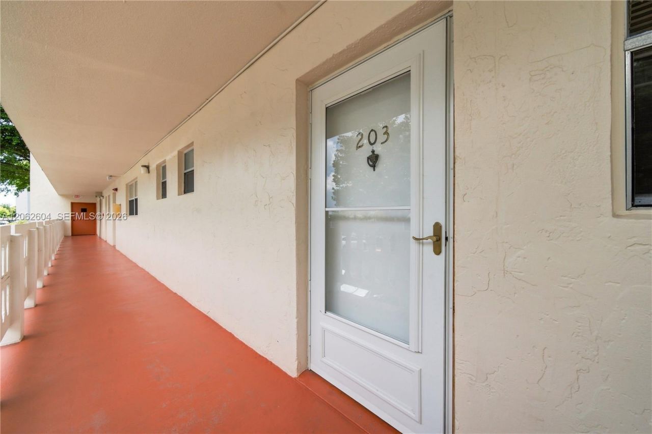 206 SE 10th St , Unit 203, Dania Beach, FL 33004 Photo