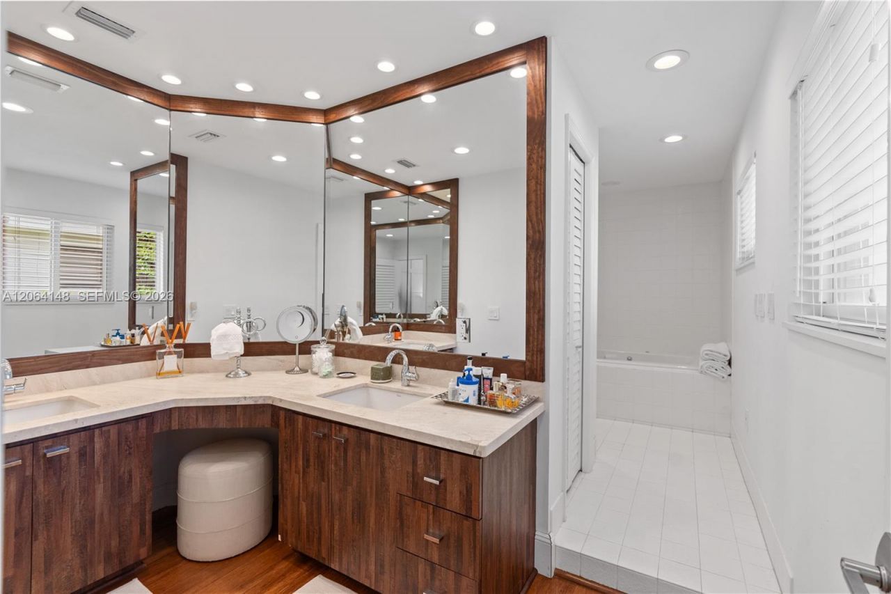 735 Benevento Ave, Coral Gables, FL 33146 Photo