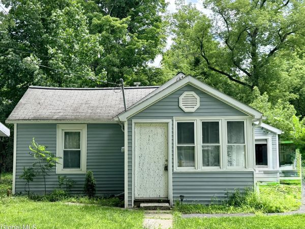 28 Lake Avenue, Nassau, NY 12123