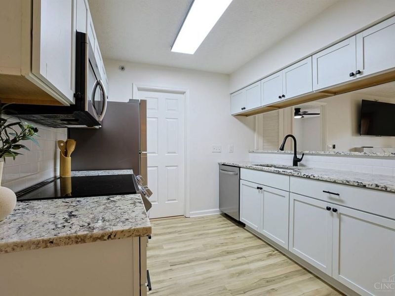 3181 Preserve Lane, Unit 1D, Cincinnati, OH 45239 Photo 14