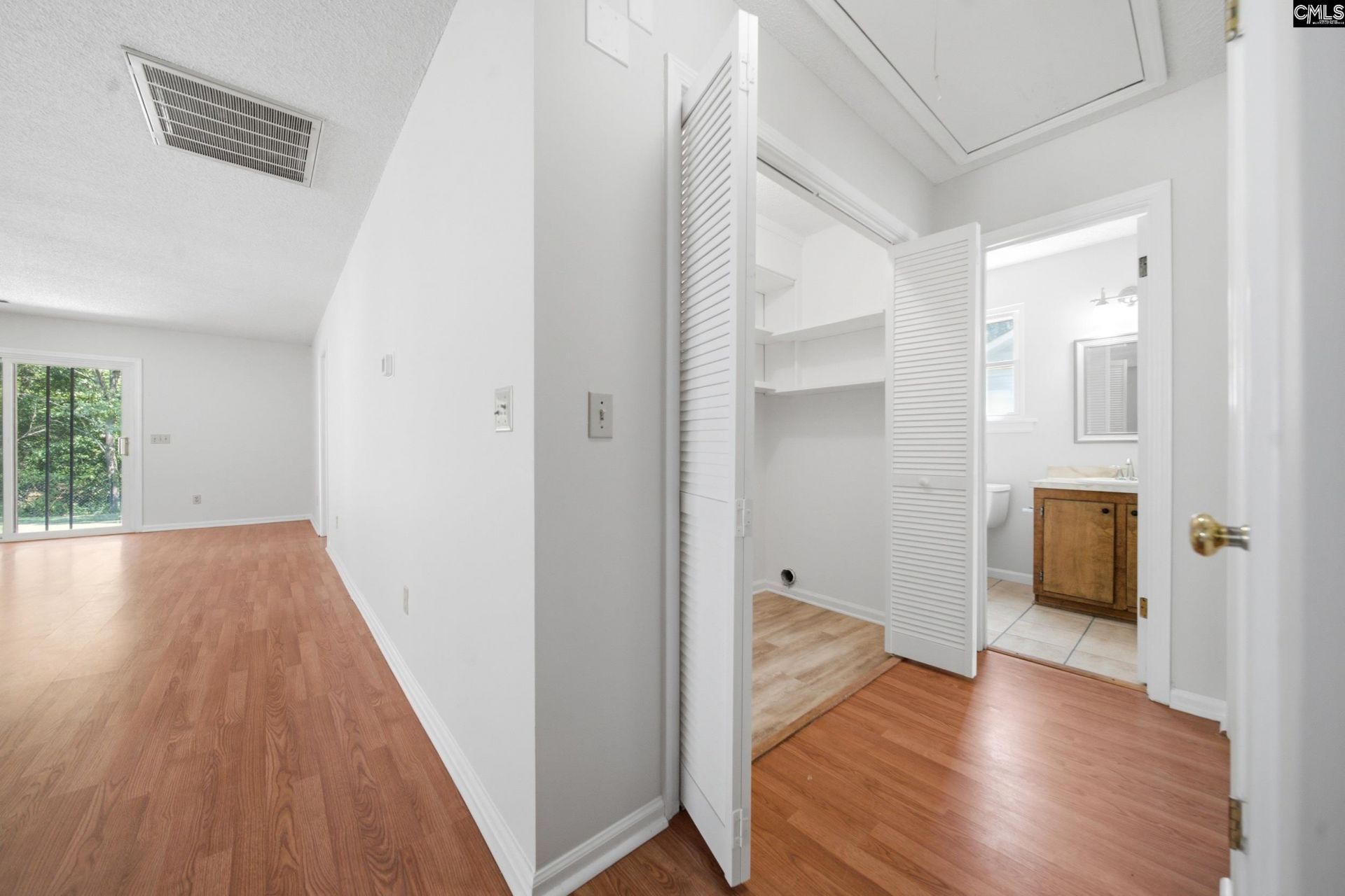 1701 Oak Street  Photo 16