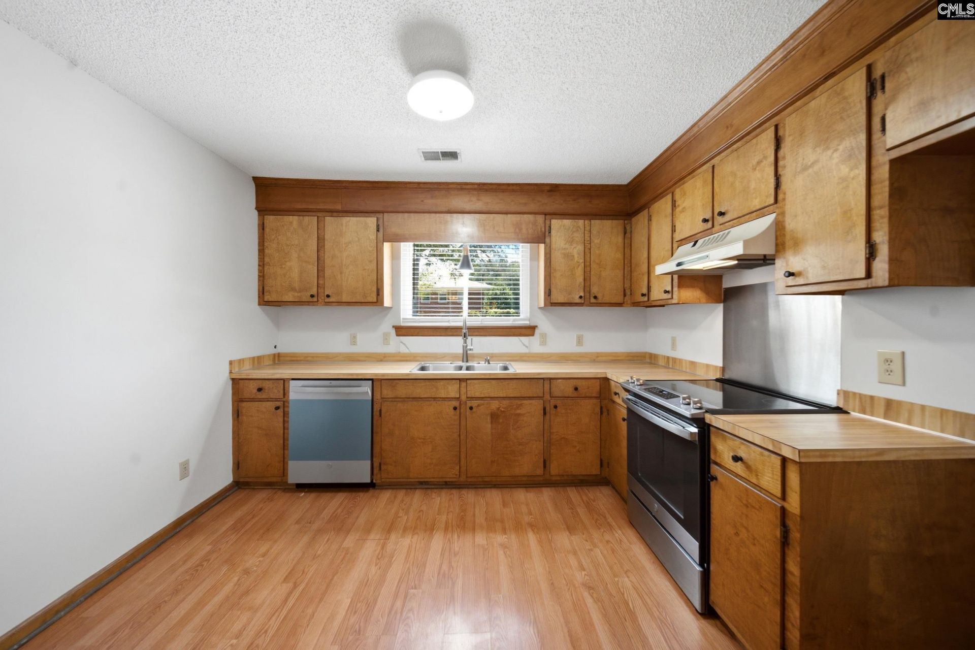1701 Oak Street  Photo 7