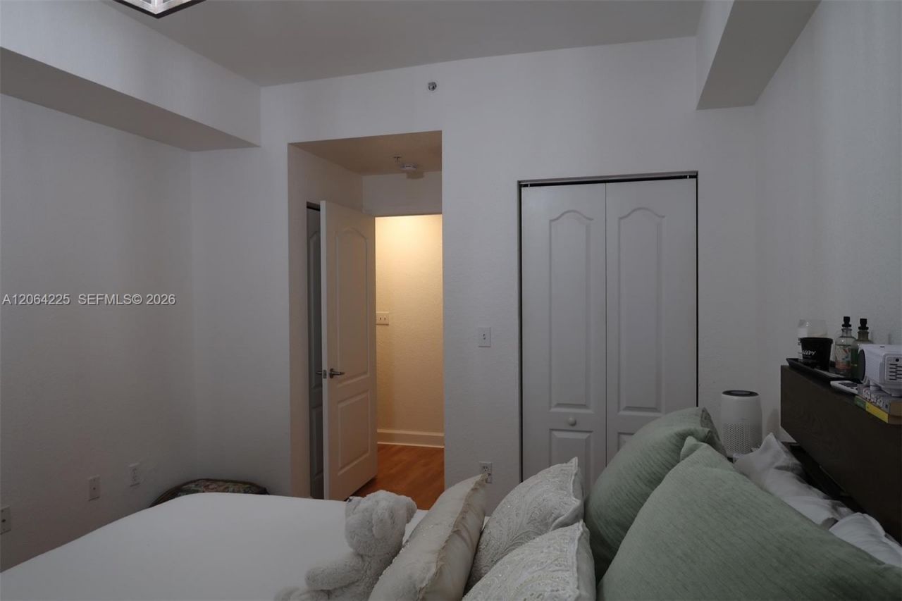 6001 SW 70th St , Unit 311, South Miami, FL 33143 Photo