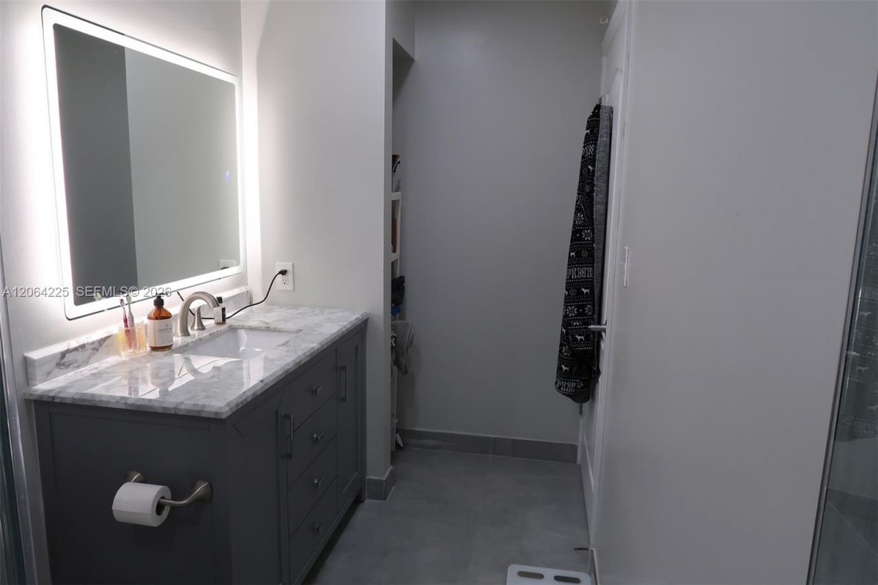 6001 SW 70th St , Unit 311, South Miami, FL 33143 Photo