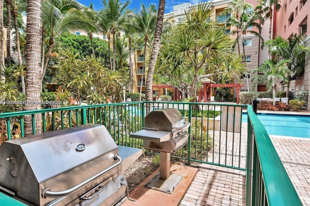 6001 SW 70th St , Unit 311, South Miami, FL 33143 Photo