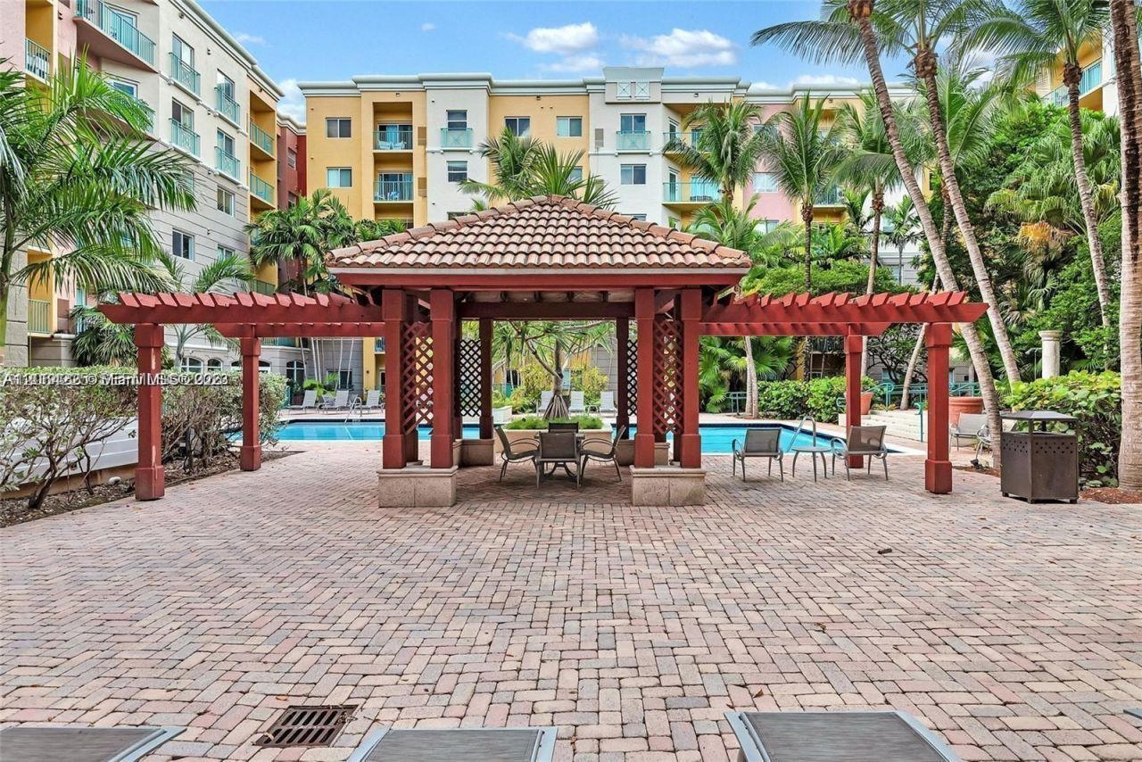 6001 SW 70th St , Unit 311, South Miami, FL 33143 Photo